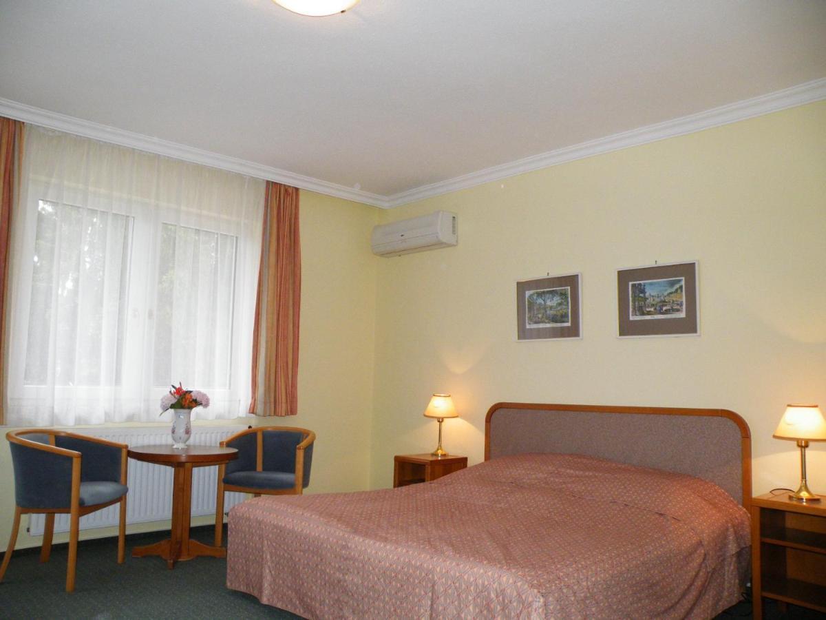 Apartment Pension Rideg Hévíz Oda fotoğraf